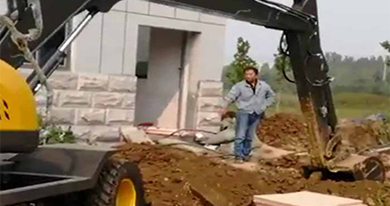 農用小型挖機施工作業時需要注意什么事項?